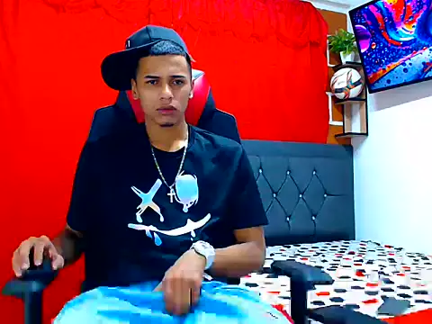 Snapshot of cristian_tayron1 chatting on July 18, 3:38 pm cristian tayron1 online show from July 18, 3:38 pm