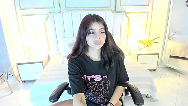 Julieth brown  online show from February 25, 1:54 pm