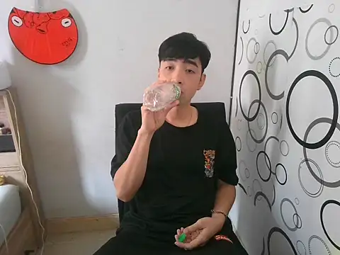 Snapshot of moaman190 chatting on November 28, 7:44 am moaman190 online show from November 28, 7:44 am