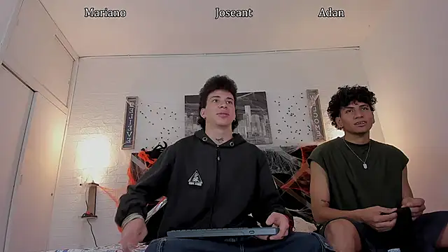 Snapshot of Adan_Oriol chatting on October 30, 3:30 am Adan Oriol online show from October 30, 3:30 am