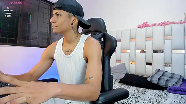 Adan Oriol online show from February 28, 4:24 am