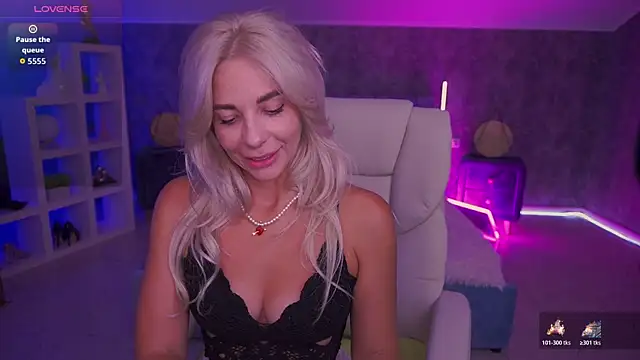BellaRayyy online show from June 25, 1:04 pm