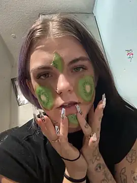 ittybittymeryssa online show from December 20, 11:17 am