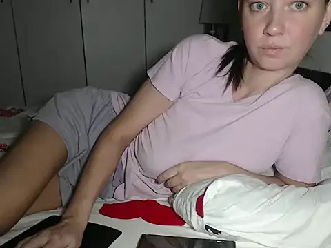 petite danielle online show from September 10, 1:27 am