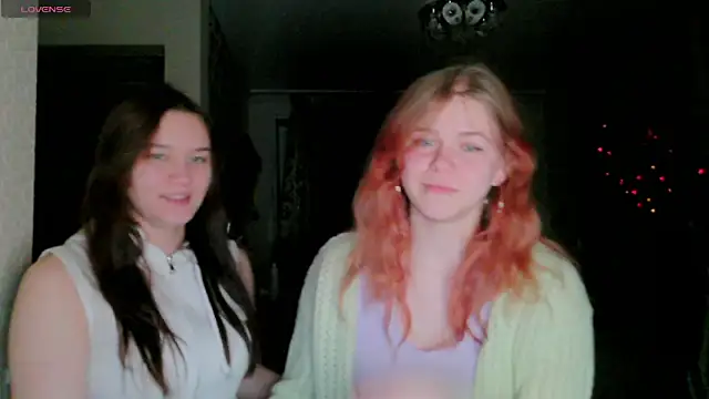 Snapshot of Poppy_sun chatting on November 15, 7:43 pm Poppy sun online show from November 15, 7:43 pm