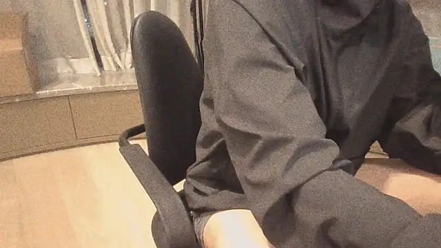 Snapshot of msk2004_06 chatting on October 9, 4:05 pm msk2004 06 online show from October 9, 4:05 pm