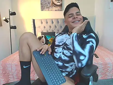 Snapshot of stewart_mateo_ chatting on November 27, 2:13 am stewart mateo online show from November 27, 2:13 am