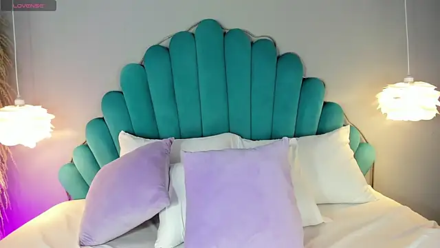 AlassiaHocthner online show from February 11, 11:48 am