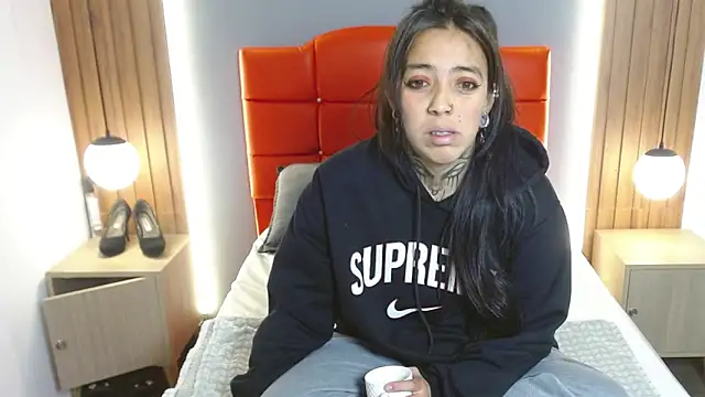 LiaMonroee  online show from February 17, 12:01 pm