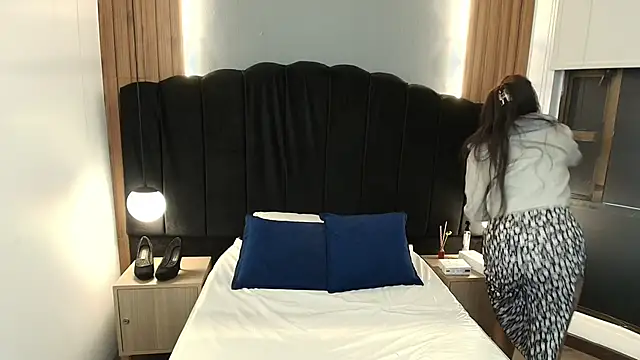 LiaMonroee  online show from March 8, 11:58 am