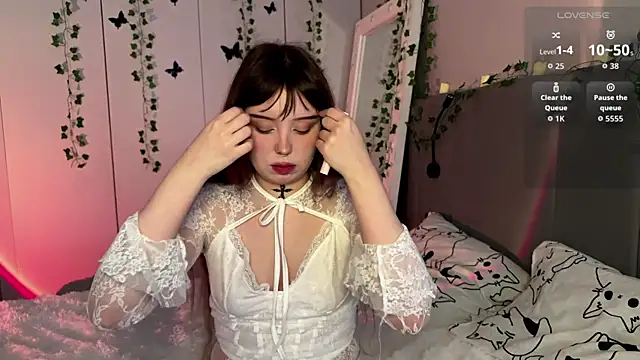 Snapshot of RileyVice chatting on November 8, 8:36 am RileyVice online show from November 8, 8:36 am