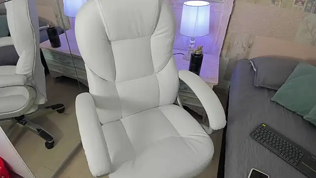 Snapshot of hillary_chen chatting on October 30, 3:08 am hillary chen online show from October 30, 3:08 am