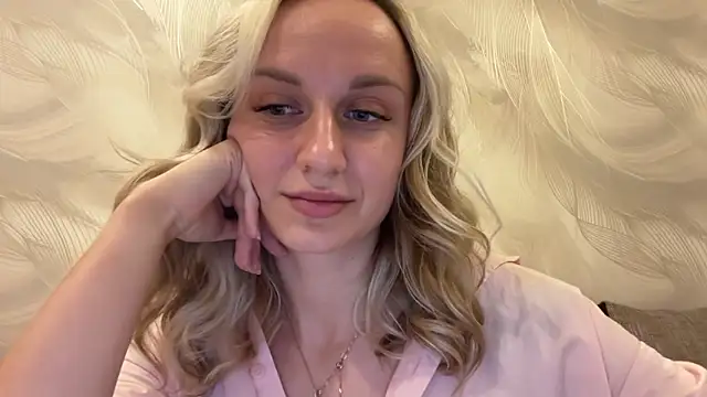 Snapshot of AdeleEverhart chatting on December 2, 7:20 pm AdeleEverhart online show from December 2, 7:20 pm