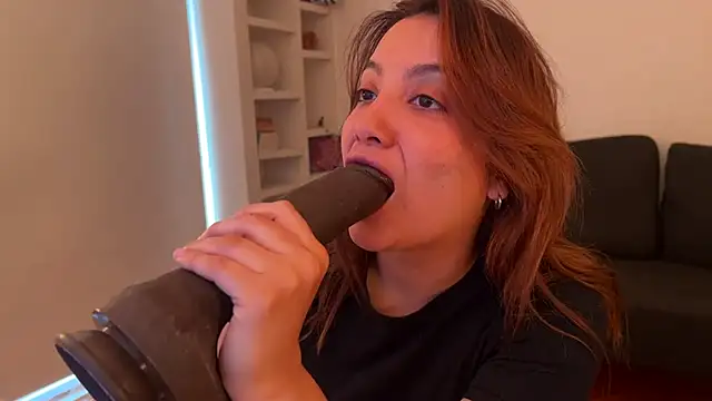 Snapshot of annaxxxb chatting on October 9, 1:53 pm annaxxxb online show from October 9, 1:53 pm