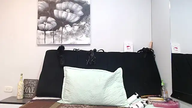 DonnaJoness online show from November 6, 8:54 pm