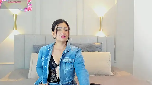 victoria bourne online show from November 7, 7:25 pm