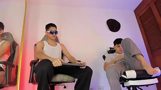 sotooliver3 online show from September 16, 8:10 pm