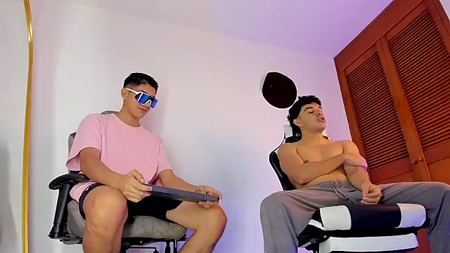 sotooliver3 online show from November 3, 8:32 pm