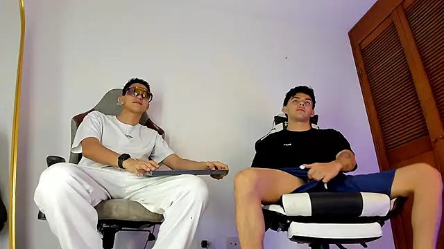 sotooliver3 online show from March 7, 2:52 am