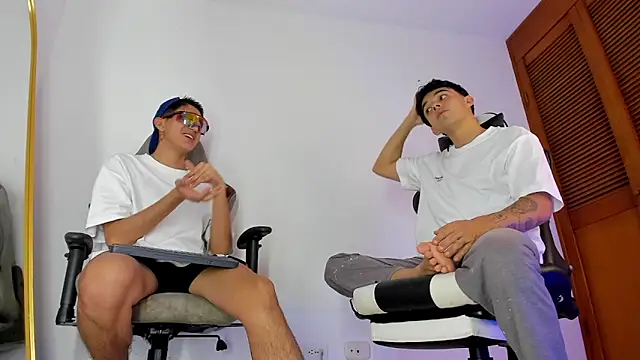 sotooliver3 online show from March 10, 8:25 pm