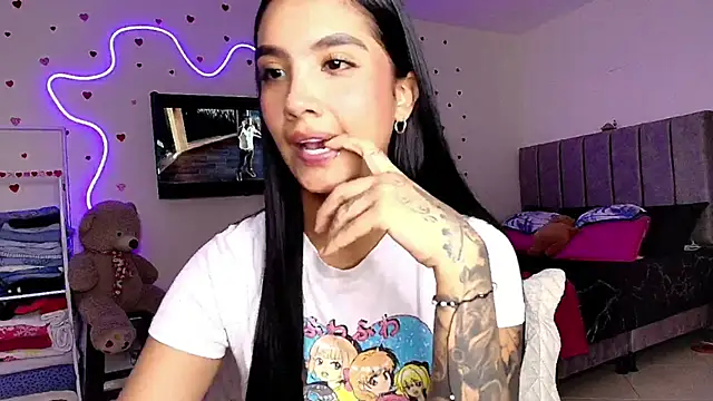 mia yireth online show from February 21, 11:28 pm