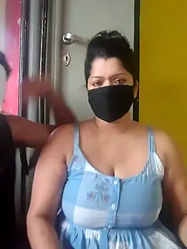Snapshot of Hottie_couple69 chatting on September 18, 6:59 am Hottie couple69 online show from September 18, 6:59 am