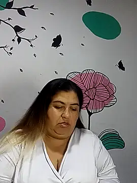 curvy diva  online show from October 15, 11:10 am