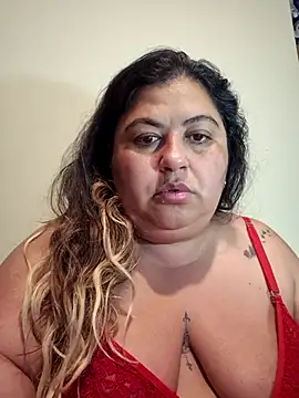 curvy diva  online show from February 3, 11:15 am