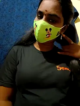 Snapshot of mini-queen chatting on October 3, 4:26 pm mini-queen online show from October 3, 4:26 pm