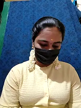 Snapshot of mini-queen chatting on October 11, 7:29 am mini-queen online show from October 11, 7:29 am