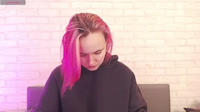 Snapshot of Ericha_Stone chatting on November 6, 8:15 am Ericha Stone online show from November 6, 8:15 am