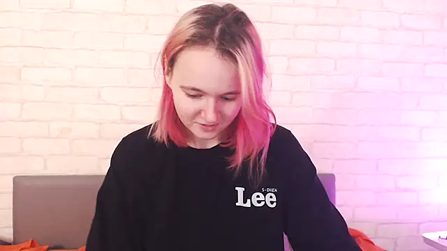 Ericha Stone online show from December 23, 8:01 am