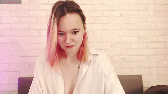 Ericha Stone online show from March 6, 1:24 am