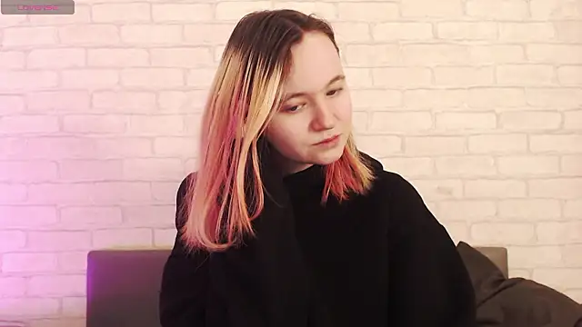 Ericha Stone online show from March 15, 1:33 am