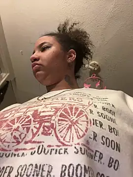 StylishEchium online show from February 4, 6:03 pm