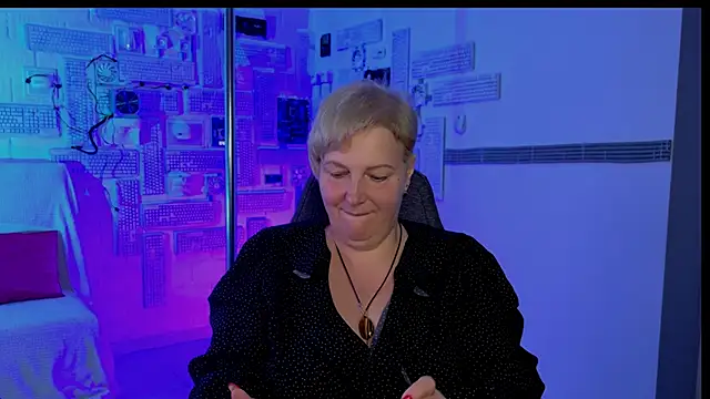 Snapshot of MaryMogan chatting on October 3, 8:55 am MaryMogan online show from October 3, 8:55 am