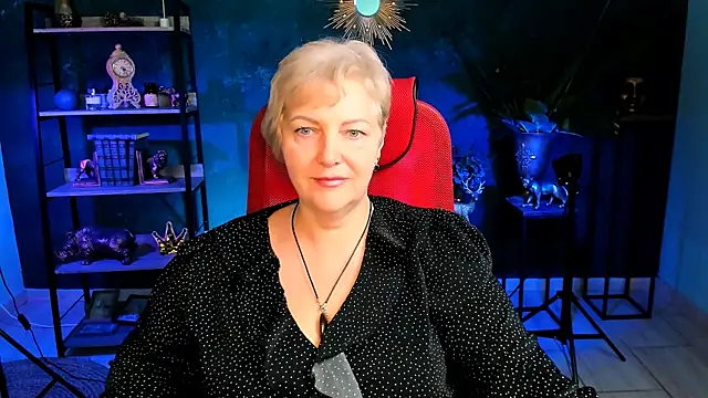 Snapshot of MaryMogan chatting on October 27, 5:00 am MaryMogan online show from October 27, 5:00 am