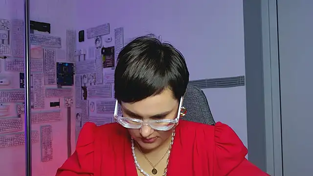 LauraDavidsons online show from September 14, 7:18 am