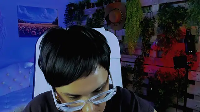 LauraDavidsons online show from September 18, 12:40 pm