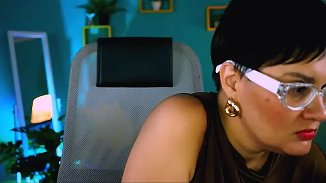 LauraDavidsons online show from November 16, 6:35 pm