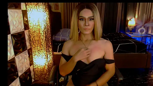 Snapshot of ElegantKellyTS chatting on November 8, 7:19 am ElegantKellyTS online show from November 8, 7:19 am