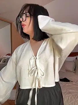 YourLittleDevil online show from June 16, 6:27 am