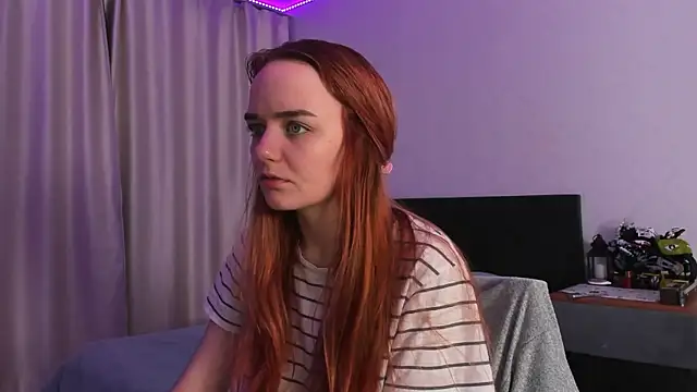 Snapshot of JanetShy chatting on October 28, 7:01 am JanetShy online show from October 28, 7:01 am