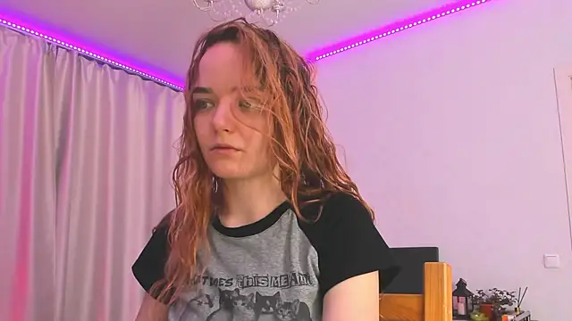 Snapshot of JanetShy chatting on November 21, 7:07 am JanetShy online show from November 21, 7:07 am