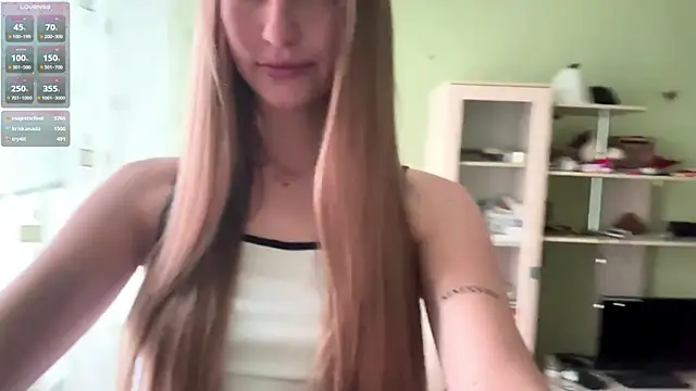 Snapshot of SweetJinny88 chatting on October 28, 7:23 am SweetJinny88 online show from October 28, 7:23 am