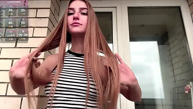 Snapshot of SweetJinny88 chatting on November 6, 7:09 am SweetJinny88 online show from November 6, 7:09 am