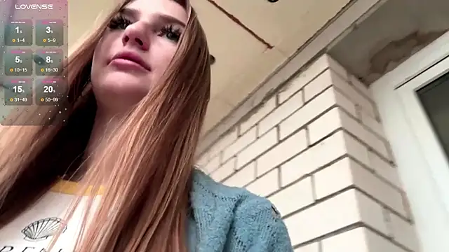 Snapshot of SweetJinny88 chatting on November 22, 9:30 am SweetJinny88 online show from November 22, 9:30 am