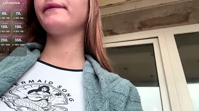 Snapshot of SweetJinny88 chatting on December 1, 7:24 am SweetJinny88 online show from December 1, 7:24 am