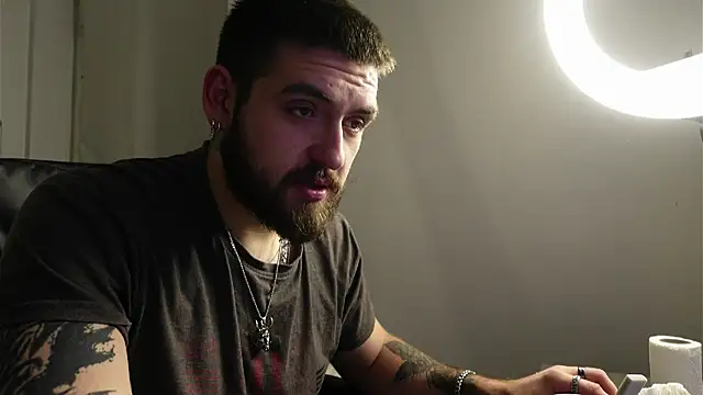 Snapshot of Mike_Platano chatting on November 11, 7:58 pm Mike Platano online show from November 11, 7:58 pm