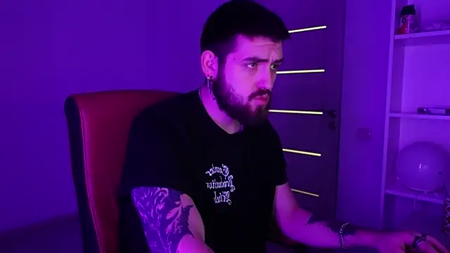 Snapshot of Mike_Platano chatting on November 29, 9:40 pm Mike Platano online show from November 29, 9:40 pm